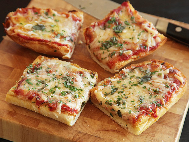 Belegde broodpizza slice-seriouseats.com