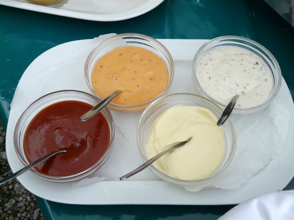 Zelfgemaakte sausjes, waaronder zelfgemaakte ketchup